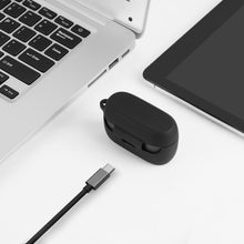 画像をギャラリービューアに読み込む, Geekria シリコンカバー 互換性カバージャブラ Jabra Elite 3 Elite 4 対応 True Wireless Earbuds 充電ケースカバー 外装カバー キーホルダーフック付き、充電ポートアクセス可能(黒)