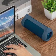 画像をギャラリービューアに読み込む, Geekria シリコン製キャリングスリーブ ジェイビーエル JBL Flip 7対応、ショルダーストラップ付きポータブルスピーカーケース、アウトドア、ビーチ、キャンプ用耐衝撃トラベルカバー (ダークブルー)