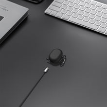 画像をギャラリービューアに読み込む, Geekria Silicone カバー グーグル Google Pixel buds A と互換性のある True Wireless Earbuds 充電ケース カバー 充電ポートにアクセスするためのキーチェーン フック付き (Black)