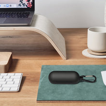 画像をギャラリービューアに読み込む, Geekria シリコンカバー 互換性 カバーソニー Sony WF-C700N 対応 True Wireless Earbuds 充電ケースカバー 外装カバーキーホルダーフック付き、充電ポートアクセス可能(黒)