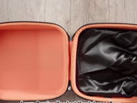 ギャラリービューアGeekria ケース Shield ヘッドホンケース 互換性 ハードケース 旅行用 ハードシェルケース レイザー Razer ManO'War 7.1, ゼンハイザー Sennheiser GSP600, GSP670, PC 373D, ASTRO A20, A10, ソニー Sony PlayStation Gold, Platinum に対応 収納ポーチ付属 (ダークグレー)に読み込んでビデオを見る