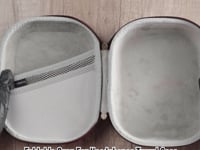 ギャラリービューアGeekria ケース Shield ヘッドホンケース ハードケース 旅行用 ハードシェルケース Foldable, Lay Flat Over-Ear Headphones 互換性 ソニー SONY, ジェイビーエル JBL, オーディオテクニカ Audio-Technic, シュアー Shure, ゼンハイザー Sennheiser, ボーズ Boseに対応 収納ポーチ付属 (ブラウン)に読み込んでビデオを見る