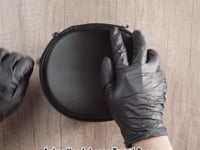 ギャラリービューアGeekria ケース Shield ヘッドホンケース 互換性 ハードケース 旅行用 ハードシェルケース ジェイビーエル JBL TUNE 770NC, Tour ONE, Live 650 BTNC, E65BTNC, TUNE 750NC, Live 770NC, Tune 720BT, Live 500BT, TUNE 700BT に対応 収納ポーチ付き (ブラック)に読み込んでビデオを見る