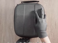 ギャラリービューアGeekria ケース Shield ヘッドホンケース 互換性 ハードケース 旅行用 ハードシェルケース シュア SHURE, Creative, ハイファイマン HiFiMAN, コス Koss, NoiseHush, プラントロニクス Plantronics, RCA に対応 収納ポーチ付属 (ダークグレー)に読み込んでビデオを見る