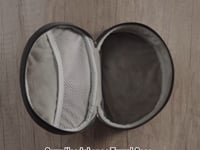 ギャラリービューアGeekria ケース ヘッドホンケース 互換性 バッグ 旅行用 ケース ソニー Sony WH-H910N R, WH-H910N L, WH-H910N G, WH-H910N D, WH-H910N B, WH-H900N, WH-H810, WH-1000XM4, WH-1000XM3, WH-1000XM2 に対応 収納ポーチ付き (ブラックペブルレザー)に読み込んでビデオを見る