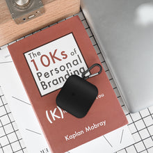 画像をギャラリービューアに読み込む, Geekria ケース Anker Soundcore Liberty Air 2 シリコンケース カバー 一体設計 紛失防止 カラビナ付き 全面保護 装着したまま充電 携帯便利 ブラック