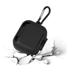 画像をギャラリービューアに読み込む, Geekria シリコン カバー 互換性 カバー アンカー Anker Soundcore P30i 対応 True Wireless Earbuds 充電ケースカバー 外装カバー キーホルダーフック付き、充電ポートアクセス可能 (黒)
