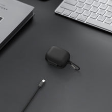 画像をギャラリービューアに読み込む, Geekria シリコン カバー 互換性 カバー アンカー Anker Soundcore C40i 対応 True Wireless Earbuds 充電ケースカバー 外装カバー キーホルダーフック付き、充電ポートアクセス可能 (黒)
