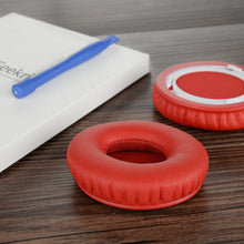 画像をギャラリービューアに読み込む, Geekria イヤーパッド QuickFit 互換性 パッド ビーツバイドクタードレ Beats SoloHD On-Ear ヘッドホンに対応 パッド イヤー / イヤーカップ プロテインレザー ( 赤 )
