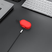 画像をギャラリービューアに読み込む, Geekria シリコン カバー 互換性 カバー JBL Quantum TWS 対応 True Wireless Earbuds 充電ケース充電ケースカバー 外装カバー キーホルダーフック付き、充電ポートアクセス可能 (Red)
