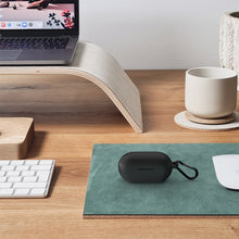 画像をギャラリービューアに読み込む, Geekria シリコンカバー 互換性カバービーツバイドクタードレ Beats Solo Buds 対応 True Wireless Earbuds 充電ケースカバー 外装カバー キーホルダーフック付き、充電ポートアクセス可能（黒）
