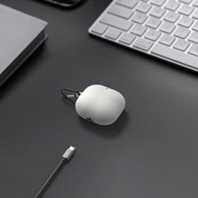 画像をギャラリービューアに読み込む, Geekria シリコンカバー 互換性 カバーアンカー Anker Soundcore Liberty 4 Pro 対応 True Wireless Earbuds 充電ケース充電ケースカバー 外装カバーキーホルダーフック付き、充電ポートアクセス可能、フロントLED可視 (白)
