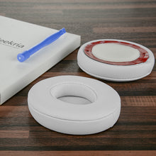 画像をギャラリービューアに読み込む, Geekria QuickFit イヤーパッド 互換性 パッド ビーツバイドクタードレ Beats Solo3.0, Solo3 Wireless (A1796) ヘッドホンに対応 イヤパッド/イヤークッション/イヤーカップ プロテインレザー (白い)
