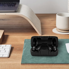 画像をギャラリービューアに読み込む, Geekria シリコンカバー 互換性カバーボーズ Bose SoundSport Free 対応 True Wireless Earbuds 充電ケースカバー 外装カバー キーホルダーフック付き、充電ポートアクセス可能（黒）
