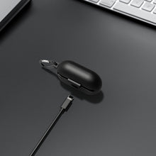 画像をギャラリービューアに読み込む, Geekria シリコン カバー 互換性 カバー Sony ambien AM-TW01 対応 True Wireless Earbuds 充電ケース充電ケースカバー 外装カバー キーホルダーフック付き、充電ポートアクセス可能 (Black)
