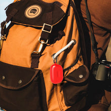 画像をギャラリービューアに読み込む, Geekria シリコン カバー 互換性 カバー JBL Endurance Race 対応 True Wireless Earbuds 充電ケース充電ケースカバー 外装カバー キーホルダーフック付き、充電ポートアクセス可能 (Red)
