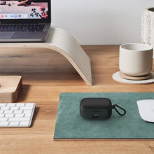 画像をギャラリービューアに読み込む, Geekria シリコンカバー 互換性カバーゼンハイザー Sennheiser MOMENTUM True Wireless 4 対応 True Wireless Earbuds 充電ケースカバー 外装カバー キーホルダーフック付き、充電ポートアクセス可能（黒）
