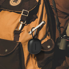 画像をギャラリービューアに読み込む, Geekria シリコンカバー 互換性カバースカルキャンディ Skullcandy Rail 対応 True Wireless Earbuds 充電ケースカバー 外装カバー キーホルダーフック付き、充電ポートアクセス可能（黒）
