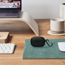 画像をギャラリービューアに読み込む, Geekria シリコン カバー 互換性 カバー HONOR Earbuds 3 Pro 対応 True Wireless Earbuds 充電ケース充電ケースカバー 外装カバー キーホルダーフック付き、充電ポートアクセス可能 (Black)
