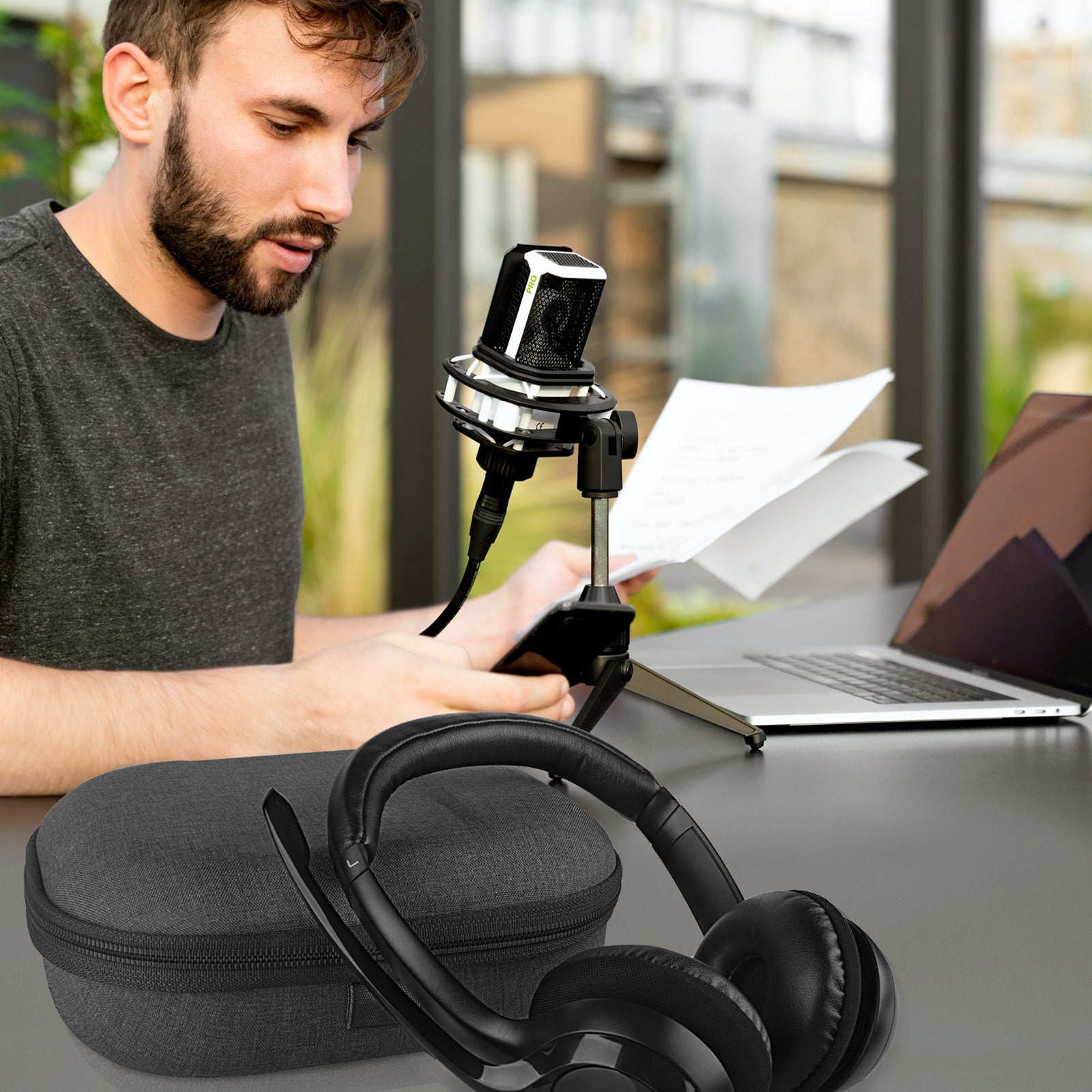 Geekria ケースShieldヘッドホンケース 互換性 ハードケース 旅行用