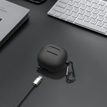 画像をギャラリービューアに読み込む, Geekria シリコンカバー 互換性カバースカルキャンディ Skullcandy Rail 対応 True Wireless Earbuds 充電ケースカバー 外装カバー キーホルダーフック付き、充電ポートアクセス可能（黒）
