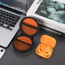 画像をギャラリービューアに読み込む, Geekria シールド イヤフォン ケース ビーツバイドクタードレ Beats Powerbeats Pro 2, SHOKZ New OpenFit 2 完全ワイヤレス イヤフォンと互換性あり、交換用ハードシェル トラベル キャリング バッグカラビナ クリップ付き (黒)
