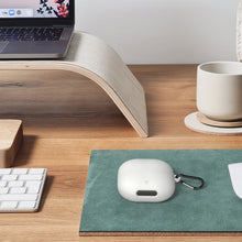 画像をギャラリービューアに読み込む, Geekria シリコンカバー 互換性 カバーアンカー Anker Soundcore Liberty 4 Pro 対応 True Wireless Earbuds 充電ケース充電ケースカバー 外装カバーキーホルダーフック付き、充電ポートアクセス可能、フロントLED可視 (白)
