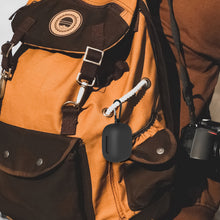 画像をギャラリービューアに読み込む, Geekria シリコン カバー 互換性 カバー アンカー Anker Soundcore C40i 対応 True Wireless Earbuds 充電ケースカバー 外装カバー キーホルダーフック付き、充電ポートアクセス可能 (黒)
