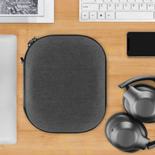 画像をギャラリービューアに読み込む, Geekria ケース Sheild ヘッドホンケース 互換性 ハードケース 旅行用 ハードシェルケース ジェイビーエル JBL TUNE 770NC, Tour ONE, Live 770NC, Live 650 BTNC, Tune 720BT, TUNE 710BT, TUNE 750, E65BTNC, TUNE500BT に対応 収納ポーチ付き (ブラック)
