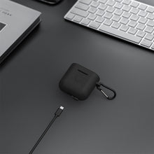 画像をギャラリービューアに読み込む, Geekria シリコンカバー 互換性カバービーアンドダブリュ Bowers &amp; Wilkins PI5 対応 True Wireless Earbuds 充電ケースカバー 外装カバー キーホルダーフック付き、充電ポートアクセス可能 （黒）
