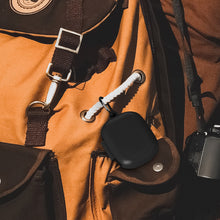 画像をギャラリービューアに読み込む, Geekria シリコンカバー 互換性 カバーアンカー Anker Soundcore AeroFit 2 対応 True Wireless Earbuds 充電ケース充電ケースカバー 外装カバーキーホルダーフック付き、充電ポートアクセス可能、フロントLED可視 (黒)
