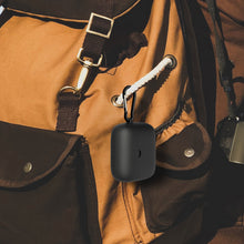 画像をギャラリービューアに読み込む, Geekria シリコン カバー 互換性 アンカー Anker Soundcore Liberty Air 2 対応 True Wireless Earbuds ワイヤレスイヤホンケースカバー 外装カバー キーホルダーフック付き、ケースポートアクセス可能 (黒)

