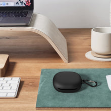 画像をギャラリービューアに読み込む, Geekria シリコン カバー 互換性 カバー アンカー Anker Soundcore Life P3 対応 True Wireless Earbuds 充電ケースカバー 外装カバー キーホルダーフック付き、充電ポートアクセス可能 (黒)
