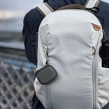 画像をギャラリービューアに読み込む, Geekria シールド イヤフォン ケースジャブラ Jabra Elite 10, Elite 10 Gen 2, Elite 85t, Elite 75t, Elite 65t Earbuds 完全ワイヤレス イヤフォンと互換性あり、交換用ハードシェル トラベル キャリング バッグカラビナ クリップ付き (灰)
