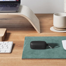 画像をギャラリービューアに読み込む, Geekria シリコンカバー 互換性 カバーソニー Sony WF-C510 対応 True Wireless Earbuds 充電ケースカバー 外装カバーキーホルダーフック付き、充電ポートアクセス可能（黒）
