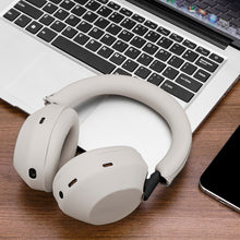 画像をギャラリービューアに読み込む, Geekria シリコンイヤホンスリーブカバー シリコンカバー キット適合する ソニー Sony WH-1000XM5, WH1000XM5 Wireless ヘッドホンに対応/交換用 保護カバー シリコンカバー シリコンケース スクラッチプロテクションケース イヤピースカバー ヘッドセットスピーカースキンプロテクター（ベージュ）
