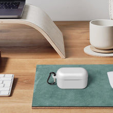 画像をギャラリービューアに読み込む, Geekria シリコン カバー 互換性 カバー Soundcore by アンカー Anker A20i 対応 True Wireless Earbuds 充電ケースカバー 外装カバー キーホルダーフック付き、充電ポートアクセス可能 (白)
