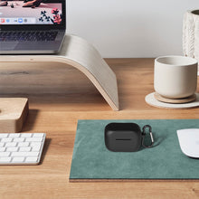 画像をギャラリービューアに読み込む, Geekria Silicone カバー ゼンハイザー Sennheiser CX 500BT と互換性のある True Wireless Earbuds 充電ケース カバー 充電ポートにアクセスするためのキーチェーン フック付き (Black)
