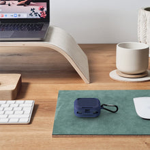 画像をギャラリービューアに読み込む, Geekria シリコン カバー 互換性 カバー アンカー Anker Soundcore P30i 対応 True Wireless Earbuds 充電ケースカバー 外装カバー キーホルダーフック付き、充電ポートアクセス可能 (青)
