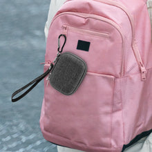 画像をギャラリービューアに読み込む, Geekria シールド イヤフォン ケースアンカー Anker Soundcore P41i, P40i, P30i, Liberty 5, Liberty 4 Pro, C40i, C30i, Liberty 4 NC 完全ワイヤレス イヤフォンと互換性あり、交換用ハードシェル トラベル キャリング バッグ (Grey)
