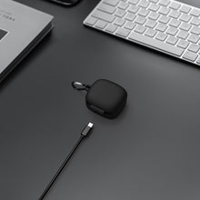 画像をギャラリービューアに読み込む, Geekria シリコン カバー 互換性 カバー JBL Live PRO+ 対応 True Wireless Earbuds 充電ケース充電ケースカバー 外装カバー キーホルダーフック付き 充電ポートアクセス可能 (Black)
