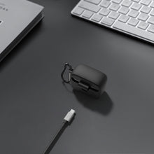 画像をギャラリービューアに読み込む, Geekria シリコン カバー 互換性 カバー エディファイアー EDIFIER TWS5 PRO 対応 True Wireless Earbuds 充電ケースカバー 外装カバーキーホルダーフック付き、充電ポートアクセス可能 (黒)
