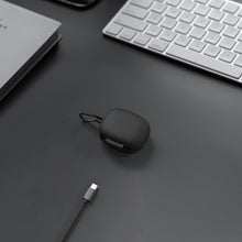 画像をギャラリービューアに読み込む, Geekria シリコン カバー 互換性 カバー アンカー Anker Soundcore R50i 対応 True Wireless Earbuds 充電ケースカバー 外装カバー キーホルダーフック付き、充電ポートアクセス可能 (黒)
