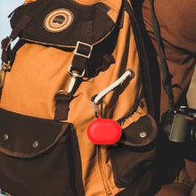 画像をギャラリービューアに読み込む, Geekria Silicone カバー グーグル Google Pixel buds A と互換性のある True Wireless Earbuds 充電ケース カバー 充電ポートにアクセスするためのキーチェーン フック付き (Red)
