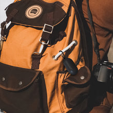 画像をギャラリービューアに読み込む, Geekria シリコンカバー 互換性カバービーツバイドクタードレ Beats Solo Buds 対応 True Wireless Earbuds 充電ケースカバー 外装カバー キーホルダーフック付き、充電ポートアクセス可能（黒）
