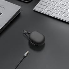 画像をギャラリービューアに読み込む, Geekria シリコン カバー 互換性 カバー アンカー Anker Soundcore Life P3 対応 True Wireless Earbuds 充電ケースカバー 外装カバー キーホルダーフック付き、充電ポートアクセス可能 (黒)
