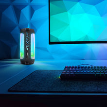 画像をギャラリービューアに読み込む, Geekria シリコーン スピーカーケース カバー 互換性カバー ジェイビーエル JBL Pulse 4 に 対応 保護用の防水ソフトスキン、Bluetoothスピーカーケース、キーホルダーフック付き、ショルダーストラップ付き (Black)
