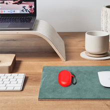 画像をギャラリービューアに読み込む, Geekria Silicone カバー グーグル / Google Pixel buds Pro と互換性のある True Wireless Earbuds 充電ケース カバー 充電ポートにアクセスするためのキーチェーン フック付き (Red)
