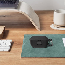 画像をギャラリービューアに読み込む, Geekria シリコンカバー 互換性 カバー ジェイビーエル JBL Vibe Buds 対応 True Wireless Earbuds 充電ケースカバー 外装カバー キーホルダーフック付き、充電ポートアクセス可能 (黒)
