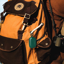 画像をギャラリービューアに読み込む, Geekria シリコン カバー 互換性 カバー JBL Endurance Race 対応 True Wireless Earbuds 充電ケース充電ケースカバー 外装カバー キーホルダーフック付き、充電ポートアクセス可能 (Green)
